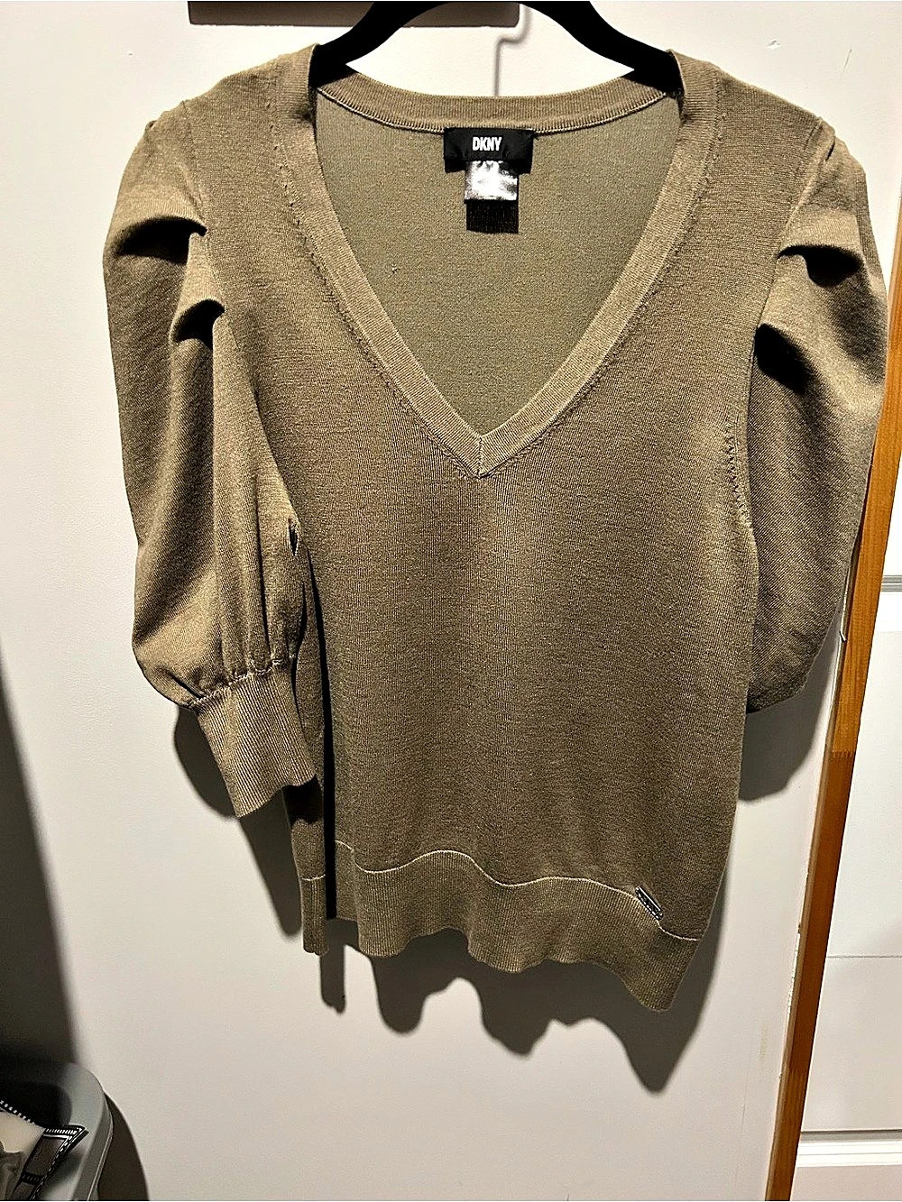DKNY Pleated Puffed Elbow Length Sleeve V-Neck Knit Top Sleeve V-Neck Knit Top